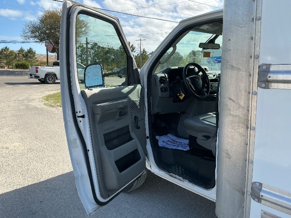 Light Duty Box Truck-Light and Medium Duty Trucks-Ford-2021-E350-Wilmington-NC-107,525\n\t\tmiles-$ 28,750 - Image 16