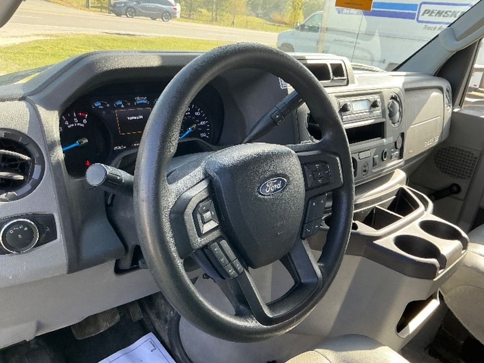 Light Duty Box Truck-Light and Medium Duty Trucks-Ford-2021-E350-Wilmington-NC-107,525\n\t\tmiles-$ 28,750 - Image 17