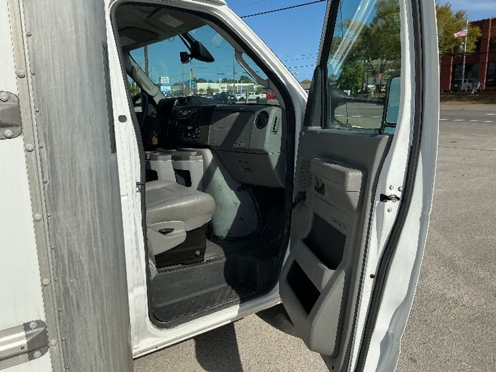 Light Duty Box Truck-Light and Medium Duty Trucks-Ford-2021-E350-Wilmington-NC-107,525\n\t\tmiles-$ 28,750 - Image 20