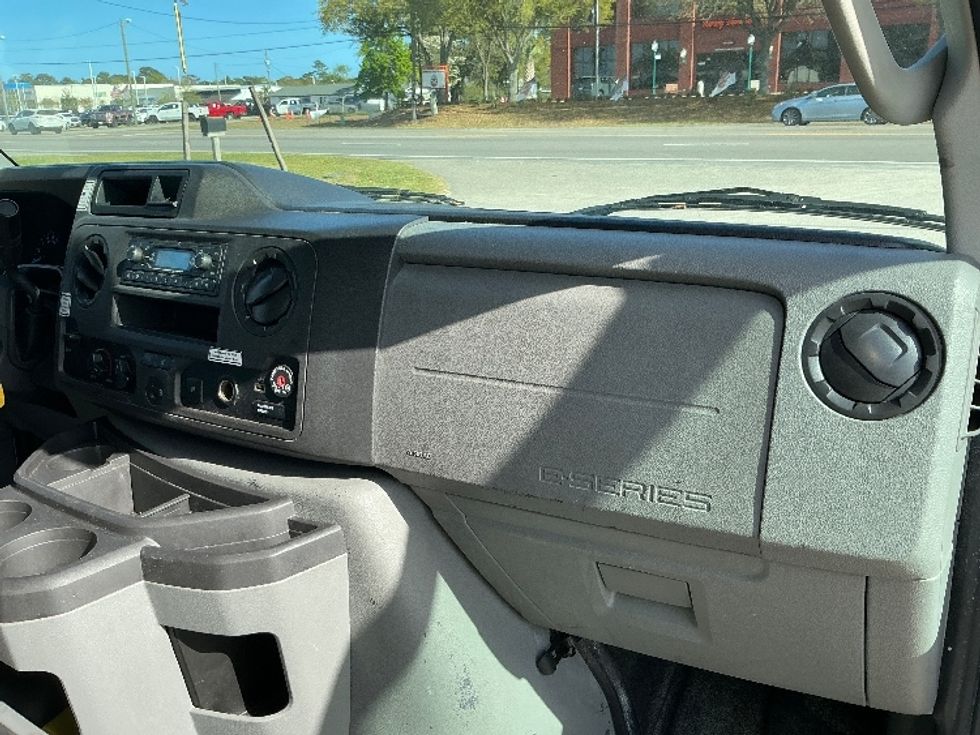 Light Duty Box Truck-Light and Medium Duty Trucks-Ford-2021-E350-Wilmington-NC-107,525\n\t\tmiles-$ 28,750 - Image 21