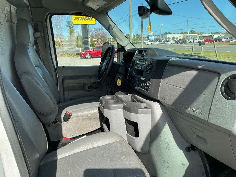 Light Duty Box Truck-Light and Medium Duty Trucks-Ford-2021-E350-Wilmington-NC-107,525\n\t\tmiles-$ 28,750 - Image 22