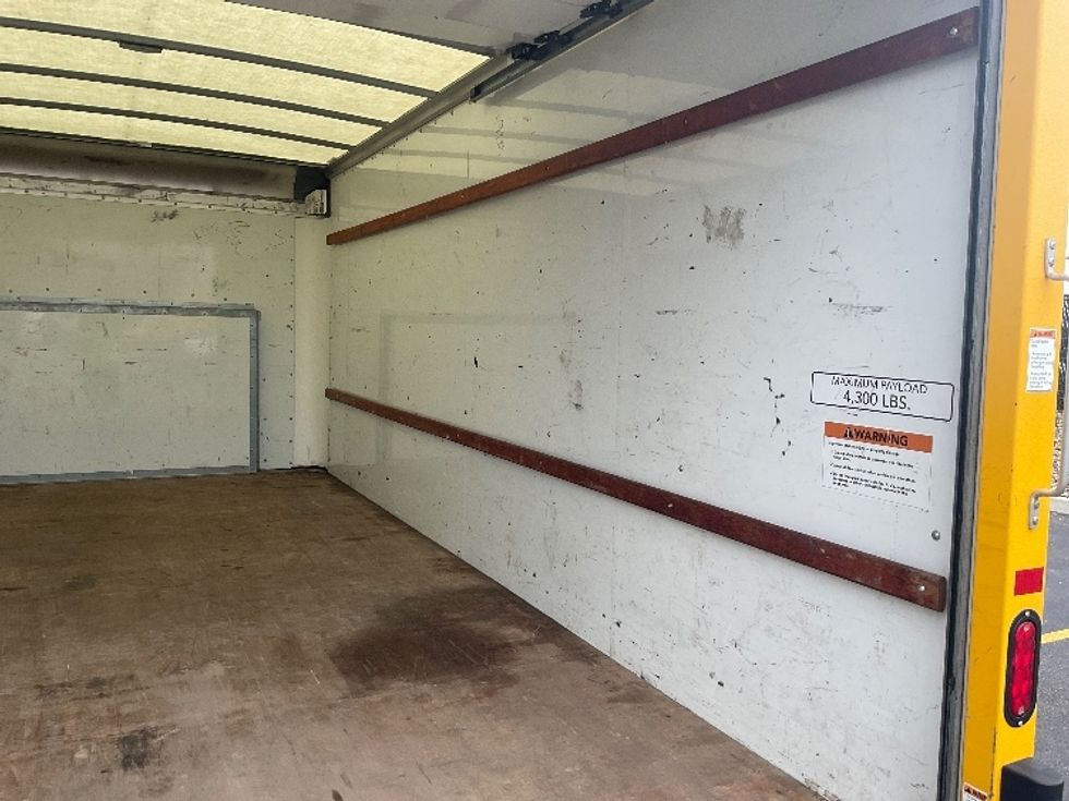 Light Duty Box Truck-Light and Medium Duty Trucks-Ford-2022-E350-Akron-OH-104,990\n\t\tmiles-$ 26,250 - Image 12