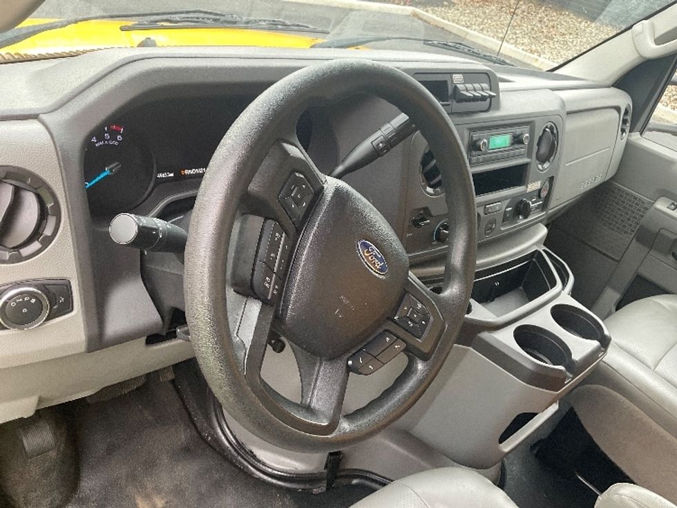 Light Duty Box Truck-Light and Medium Duty Trucks-Ford-2022-E350-Akron-OH-104,990\n\t\tmiles-$ 26,250 - Image 17