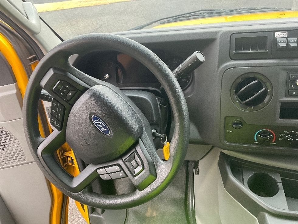 Light Duty Box Truck-Light and Medium Duty Trucks-Ford-2022-E350-Akron-OH-104,990\n\t\tmiles-$ 26,250 - Image 18