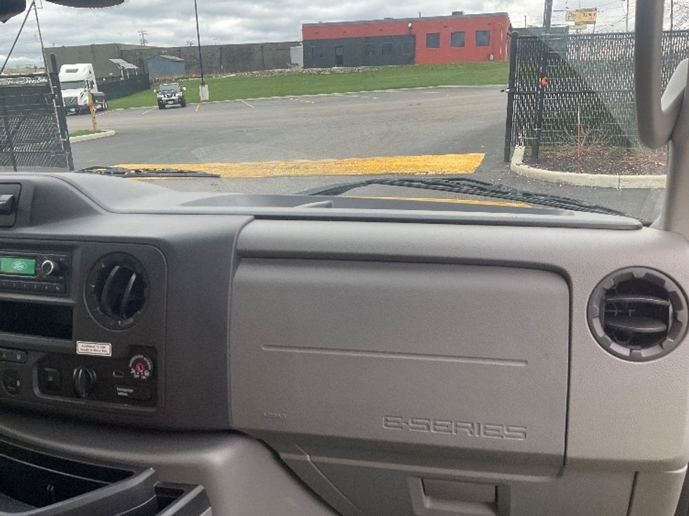 Light Duty Box Truck-Light and Medium Duty Trucks-Ford-2022-E350-Akron-OH-104,990\n\t\tmiles-$ 26,250 - Image 21