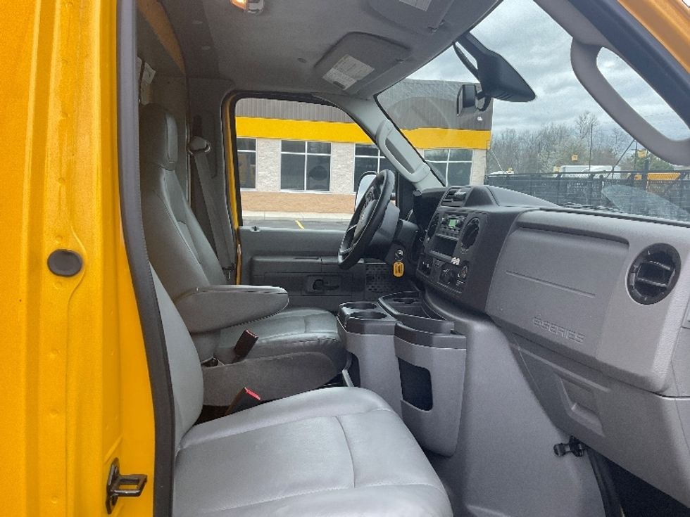 Light Duty Box Truck-Light and Medium Duty Trucks-Ford-2022-E350-Akron-OH-104,990\n\t\tmiles-$ 26,250 - Image 22