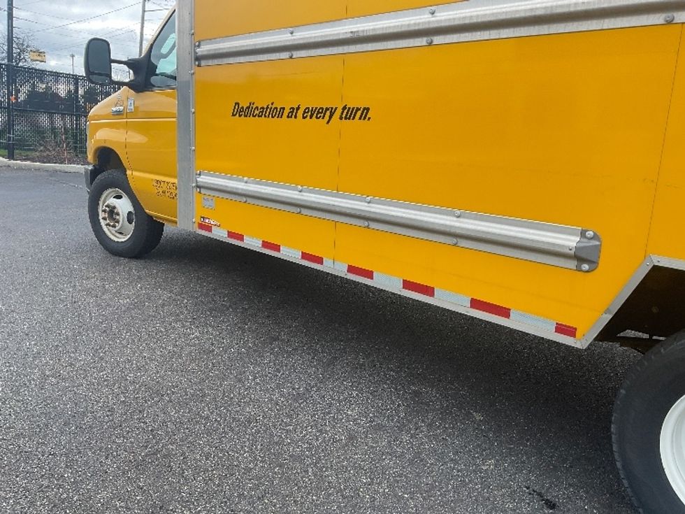 Light Duty Box Truck-Light and Medium Duty Trucks-Ford-2022-E350-Akron-OH-104,990\n\t\tmiles-$ 26,250 - Image 5