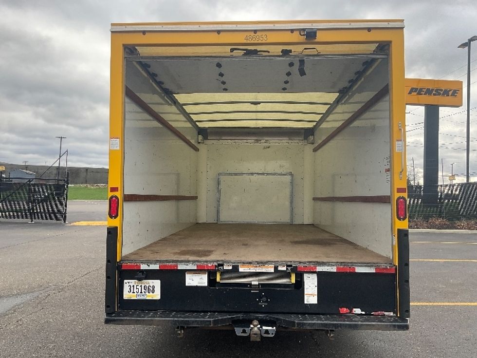 Light Duty Box Truck-Light and Medium Duty Trucks-Ford-2022-E350-Akron-OH-104,990\n\t\tmiles-$ 26,250 - Image 8