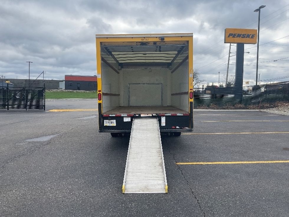 Light Duty Box Truck-Light and Medium Duty Trucks-Ford-2022-E350-Akron-OH-104,990\n\t\tmiles-$ 26,250 - Image 9