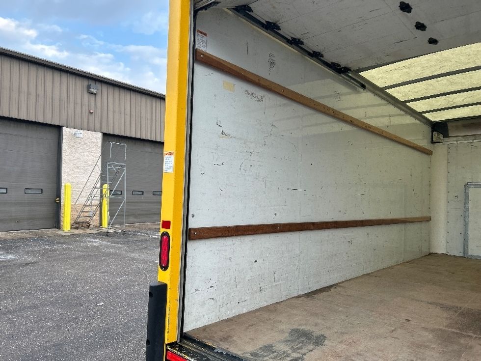 Light Duty Box Truck-Light and Medium Duty Trucks-Ford-2022-E350-Akron-OH-86,822\n\t\tmiles-$ 30,000 - Image 11
