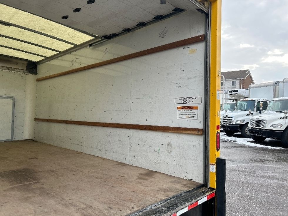 Light Duty Box Truck-Light and Medium Duty Trucks-Ford-2022-E350-Akron-OH-86,822\n\t\tmiles-$ 30,000 - Image 12