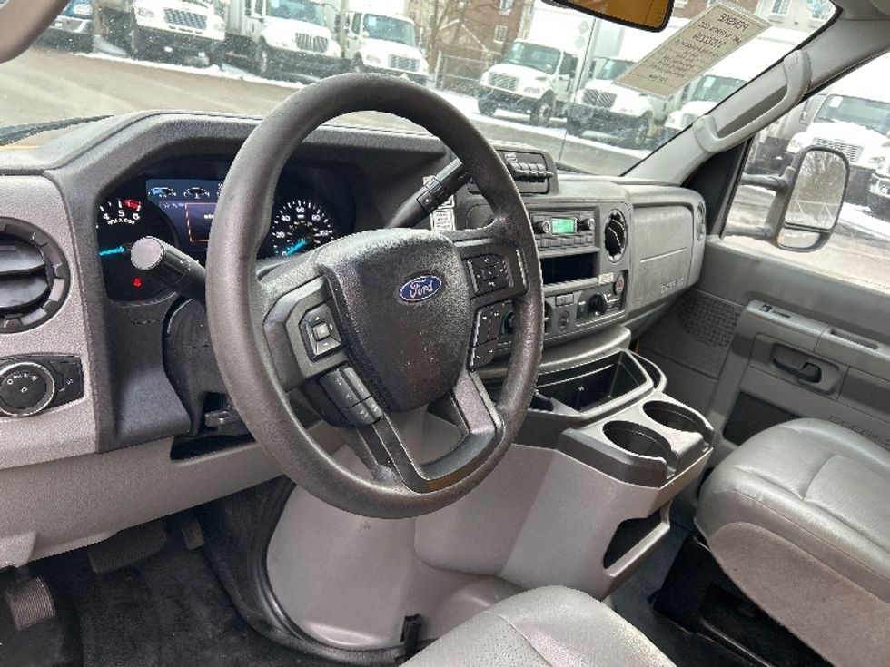 Light Duty Box Truck-Light and Medium Duty Trucks-Ford-2022-E350-Akron-OH-86,822\n\t\tmiles-$ 30,000 - Image 17