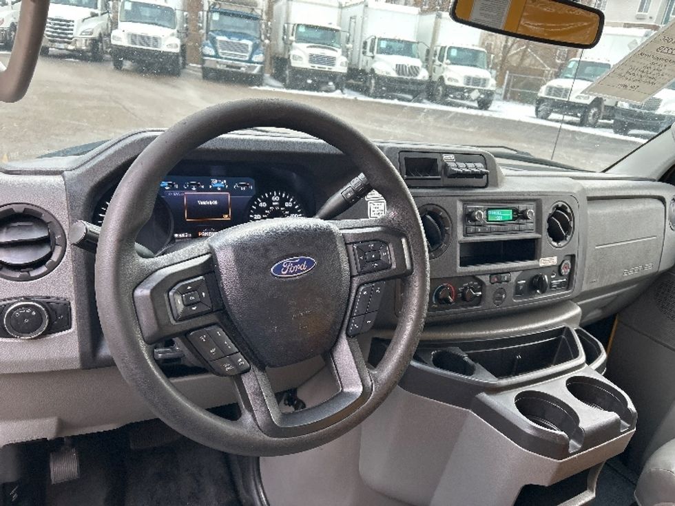 Light Duty Box Truck-Light and Medium Duty Trucks-Ford-2022-E350-Akron-OH-86,822\n\t\tmiles-$ 30,000 - Image 18