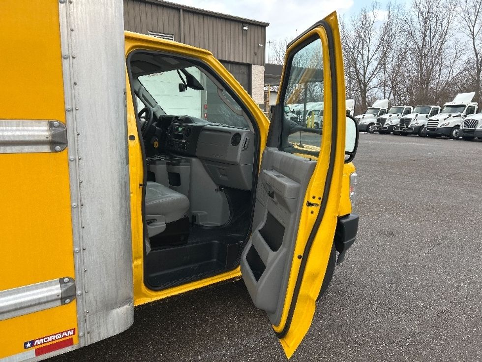Light Duty Box Truck-Light and Medium Duty Trucks-Ford-2022-E350-Akron-OH-86,822\n\t\tmiles-$ 30,000 - Image 20
