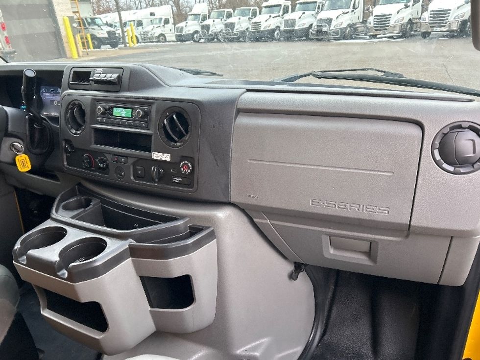 Light Duty Box Truck-Light and Medium Duty Trucks-Ford-2022-E350-Akron-OH-86,822\n\t\tmiles-$ 30,000 - Image 21