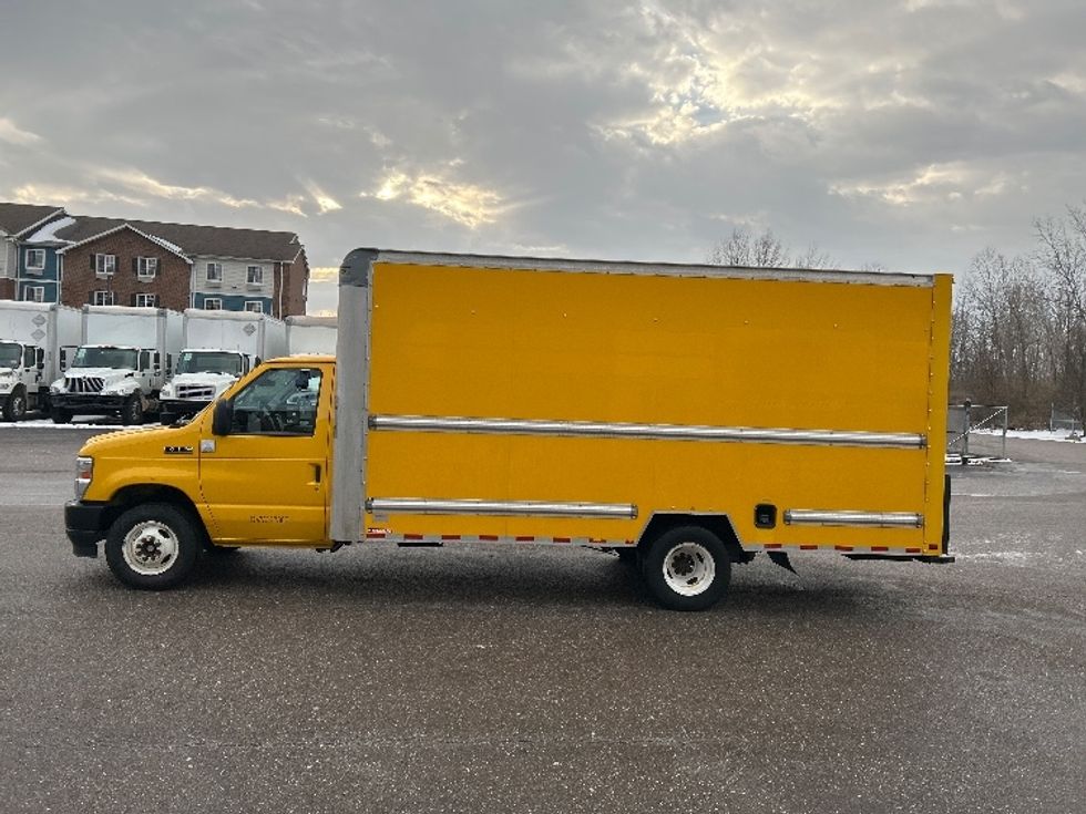 Light Duty Box Truck-Light and Medium Duty Trucks-Ford-2022-E350-Akron-OH-86,822\n\t\tmiles-$ 30,000 - Image 4