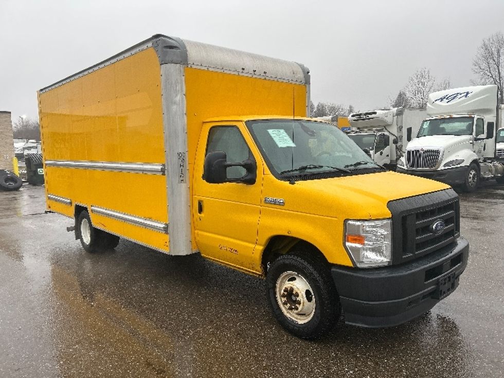 Light Duty Box Truck-Light and Medium Duty Trucks-Ford-2022-E350-Akron-OH-86,925\n\t\tmiles-$ 30,000 - Image 1