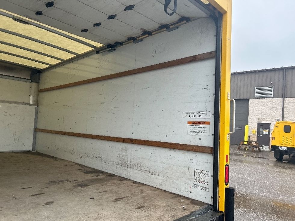 Light Duty Box Truck-Light and Medium Duty Trucks-Ford-2022-E350-Akron-OH-86,925\n\t\tmiles-$ 30,000 - Image 12