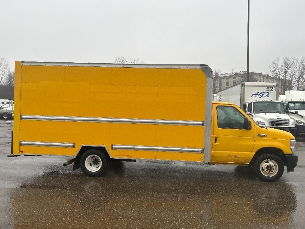 Light Duty Box Truck-Light and Medium Duty Trucks-Ford-2022-E350-Akron-OH-86,925\n\t\tmiles-$ 30,000 - Image 15