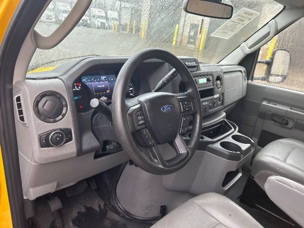 Light Duty Box Truck-Light and Medium Duty Trucks-Ford-2022-E350-Akron-OH-86,925\n\t\tmiles-$ 30,000 - Image 17