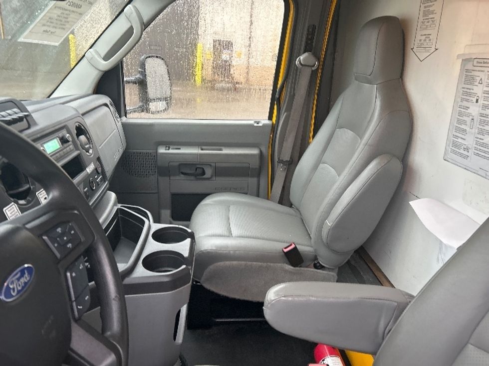 Light Duty Box Truck-Light and Medium Duty Trucks-Ford-2022-E350-Akron-OH-86,925\n\t\tmiles-$ 30,000 - Image 19