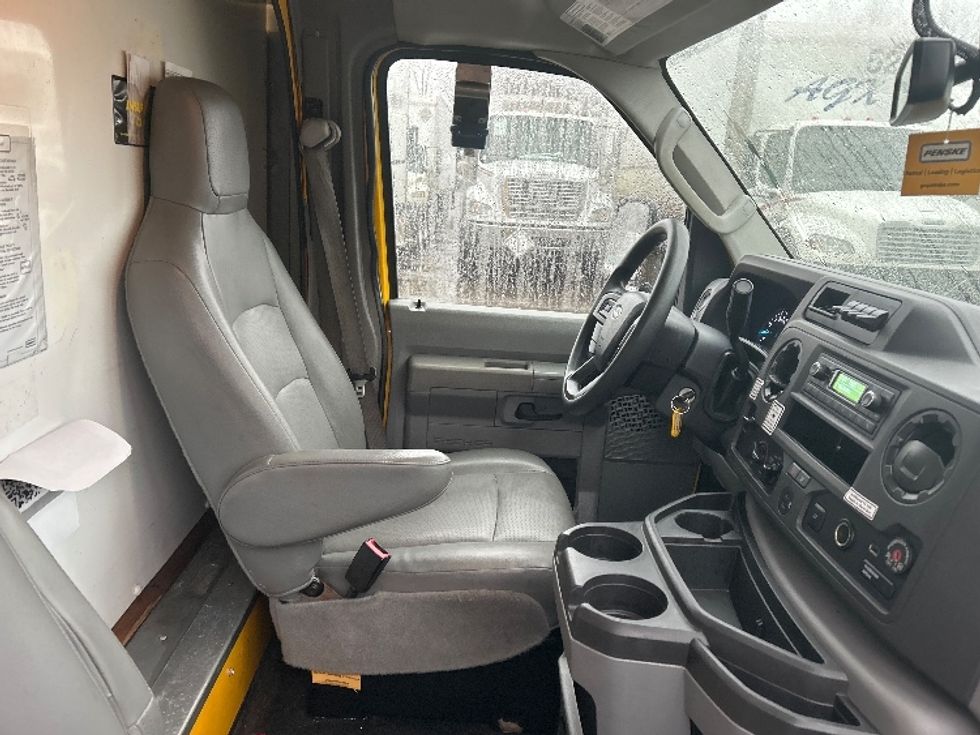 Light Duty Box Truck-Light and Medium Duty Trucks-Ford-2022-E350-Akron-OH-86,925\n\t\tmiles-$ 30,000 - Image 22