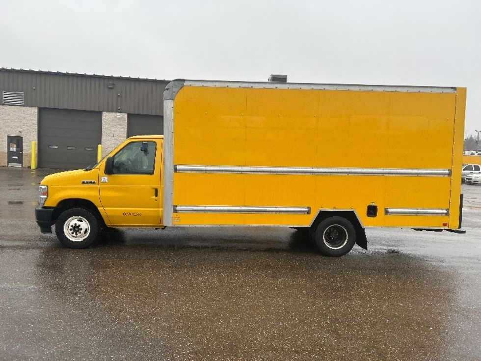 Light Duty Box Truck-Light and Medium Duty Trucks-Ford-2022-E350-Akron-OH-86,925\n\t\tmiles-$ 30,000 - Image 4