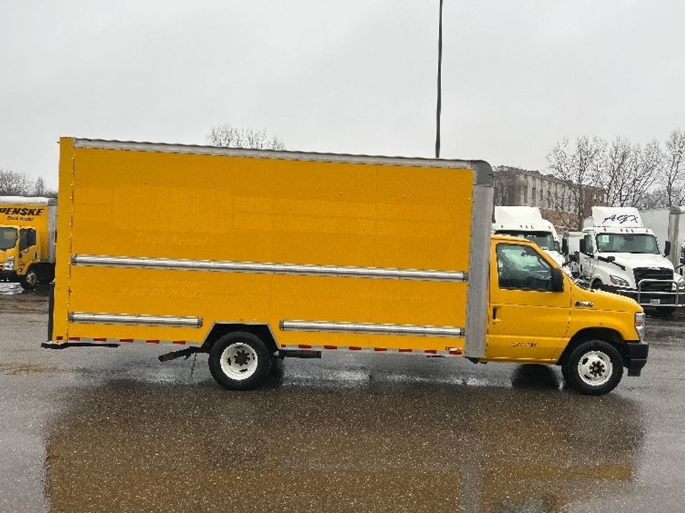 Light Duty Box Truck-Light and Medium Duty Trucks-Ford-2022-E350-Akron-OH-90,608\n\t\tmiles-$ 29,500 - Image 15