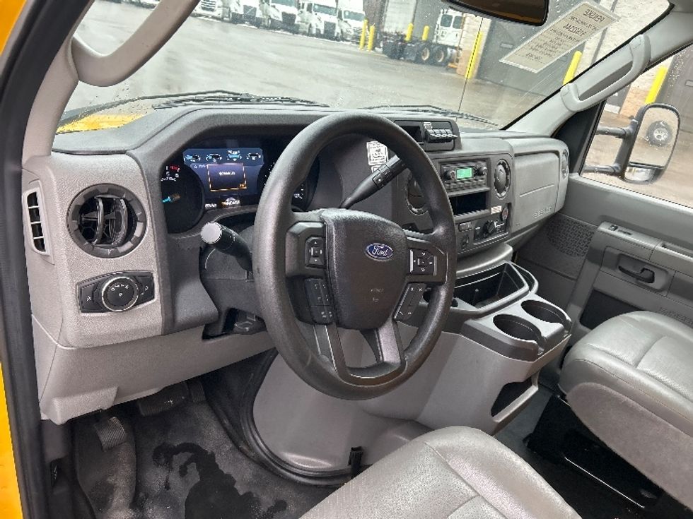 Light Duty Box Truck-Light and Medium Duty Trucks-Ford-2022-E350-Akron-OH-90,608\n\t\tmiles-$ 29,500 - Image 17