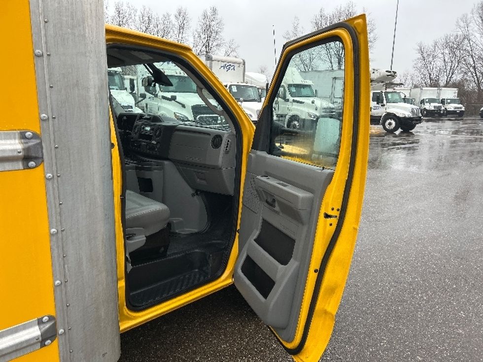 Light Duty Box Truck-Light and Medium Duty Trucks-Ford-2022-E350-Akron-OH-90,608\n\t\tmiles-$ 29,500 - Image 20