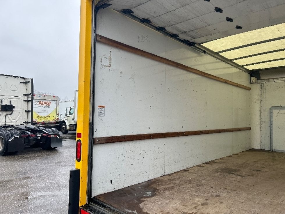 Light Duty Box Truck-Light and Medium Duty Trucks-Ford-2022-E350-Akron-OH-94,224\n\t\tmiles-$ 29,000 - Image 11