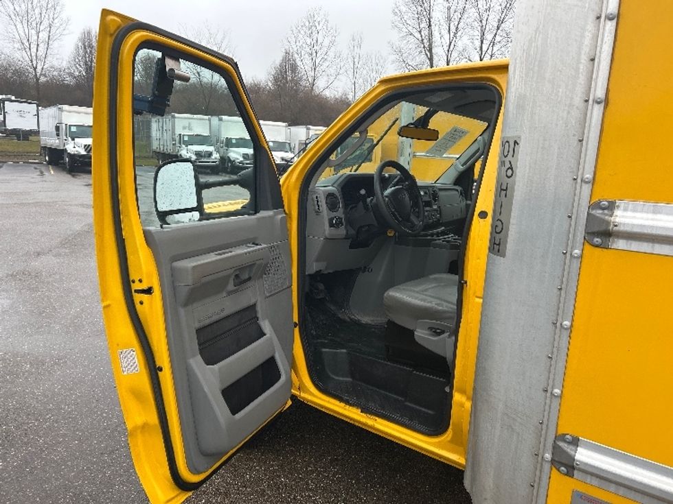 Light Duty Box Truck-Light and Medium Duty Trucks-Ford-2022-E350-Akron-OH-94,224\n\t\tmiles-$ 29,000 - Image 16