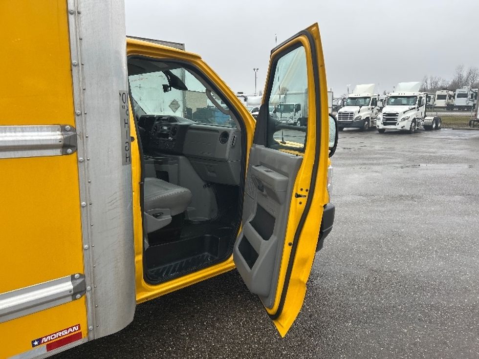 Light Duty Box Truck-Light and Medium Duty Trucks-Ford-2022-E350-Akron-OH-94,224\n\t\tmiles-$ 29,000 - Image 20