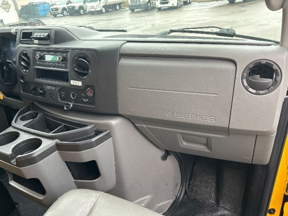 Light Duty Box Truck-Light and Medium Duty Trucks-Ford-2022-E350-Akron-OH-94,224\n\t\tmiles-$ 29,000 - Image 21