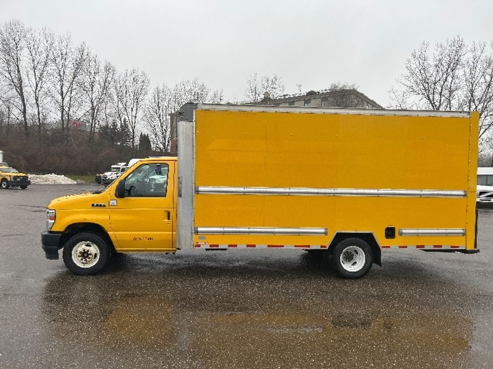 Light Duty Box Truck-Light and Medium Duty Trucks-Ford-2022-E350-Akron-OH-94,224\n\t\tmiles-$ 29,000 - Image 4