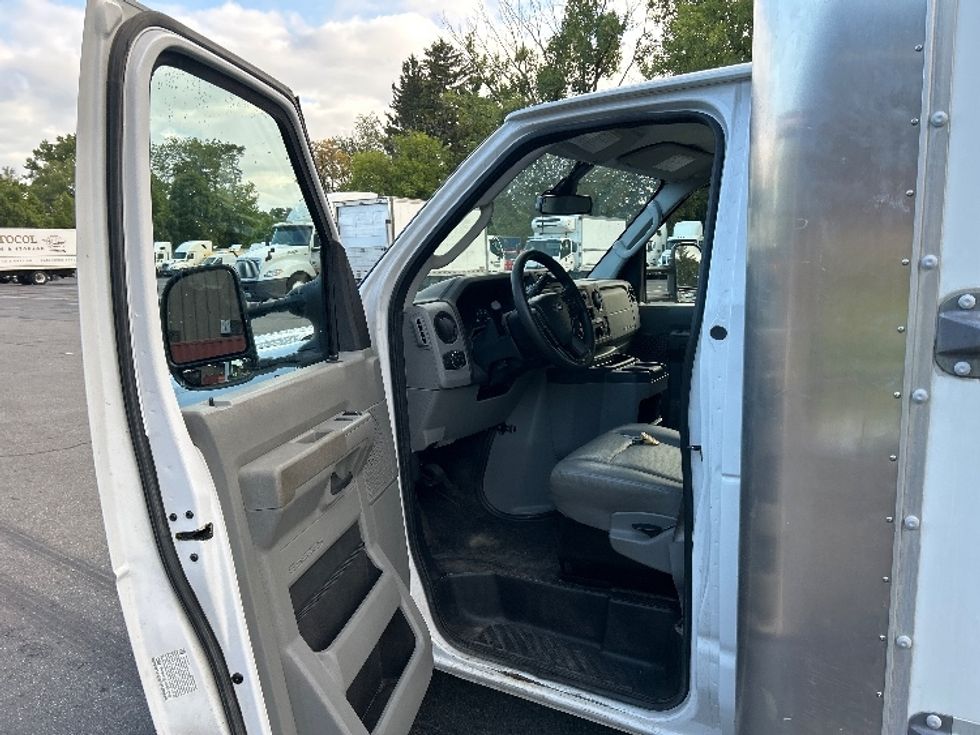 Light Duty Box Truck-Light and Medium Duty Trucks-Ford-2022-E350-Albany-NY-80,252\n\t\tmiles-$ 31,250 - Image 16