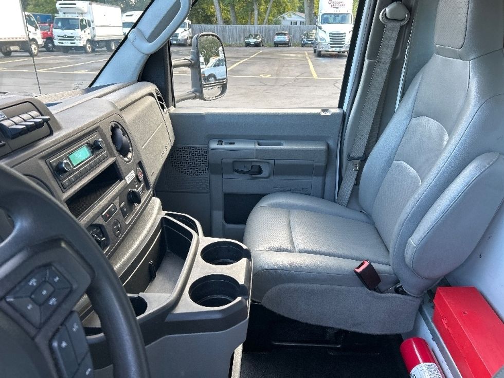 Light Duty Box Truck-Light and Medium Duty Trucks-Ford-2022-E350-Albany-NY-80,252\n\t\tmiles-$ 31,250 - Image 19