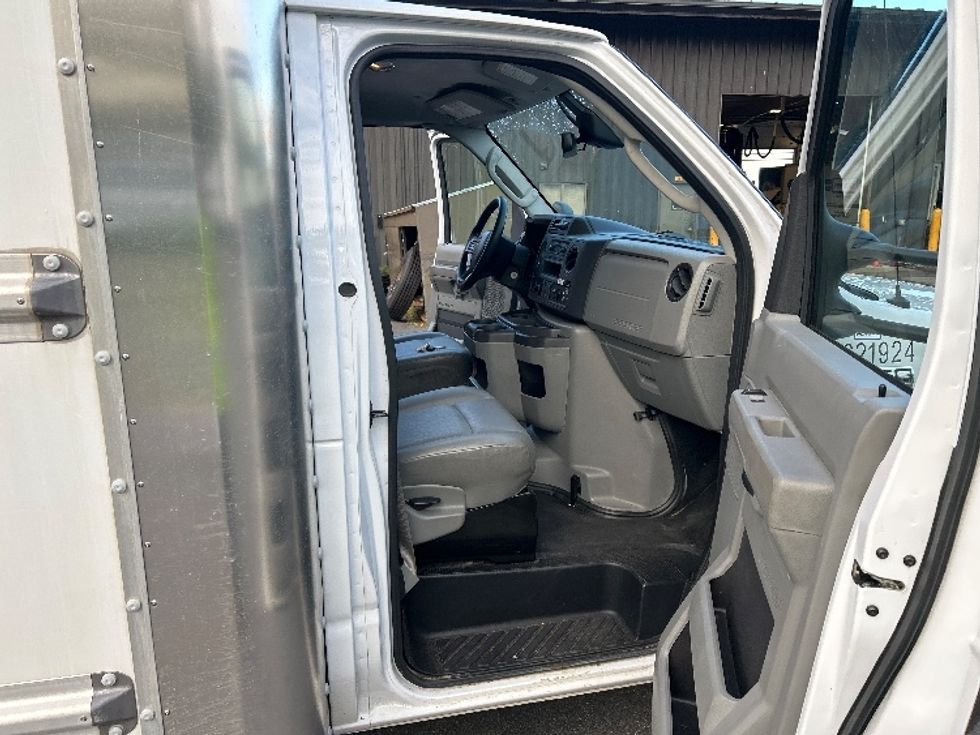 Light Duty Box Truck-Light and Medium Duty Trucks-Ford-2022-E350-Albany-NY-80,252\n\t\tmiles-$ 31,250 - Image 20