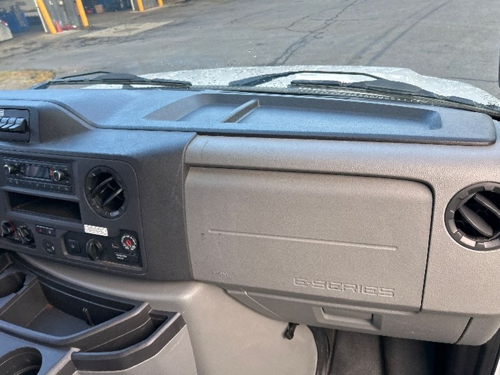 Light Duty Box Truck-Light and Medium Duty Trucks-Ford-2022-E350-Albany-NY-80,252\n\t\tmiles-$ 31,250 - Image 21