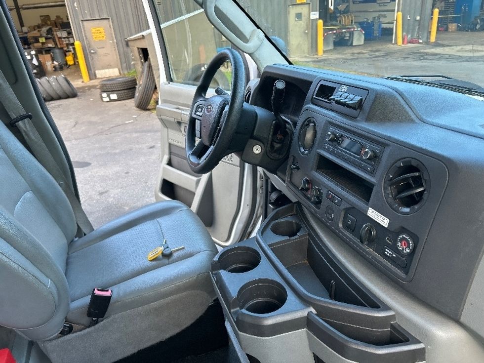 Light Duty Box Truck-Light and Medium Duty Trucks-Ford-2022-E350-Albany-NY-80,252\n\t\tmiles-$ 31,250 - Image 22
