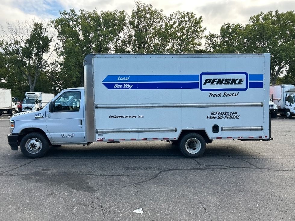 Light Duty Box Truck-Light and Medium Duty Trucks-Ford-2022-E350-Albany-NY-80,252\n\t\tmiles-$ 31,250 - Image 4