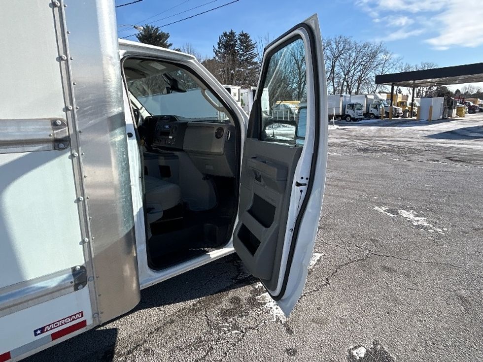 Light Duty Box Truck-Light and Medium Duty Trucks-Ford-2022-E350-Albany-NY-89,364\n\t\tmiles-$ 30,250 - Image 19