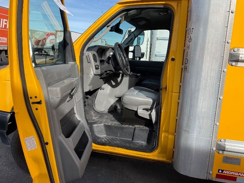 Light Duty Box Truck-Light and Medium Duty Trucks-Ford-2022-E350-Albuquerque-NM-103,174\n\t\tmiles-$ 28,750 - Image 12