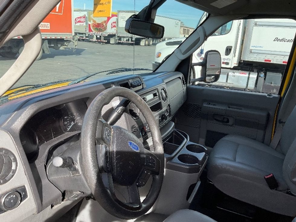Light Duty Box Truck-Light and Medium Duty Trucks-Ford-2022-E350-Albuquerque-NM-103,174\n\t\tmiles-$ 28,750 - Image 13