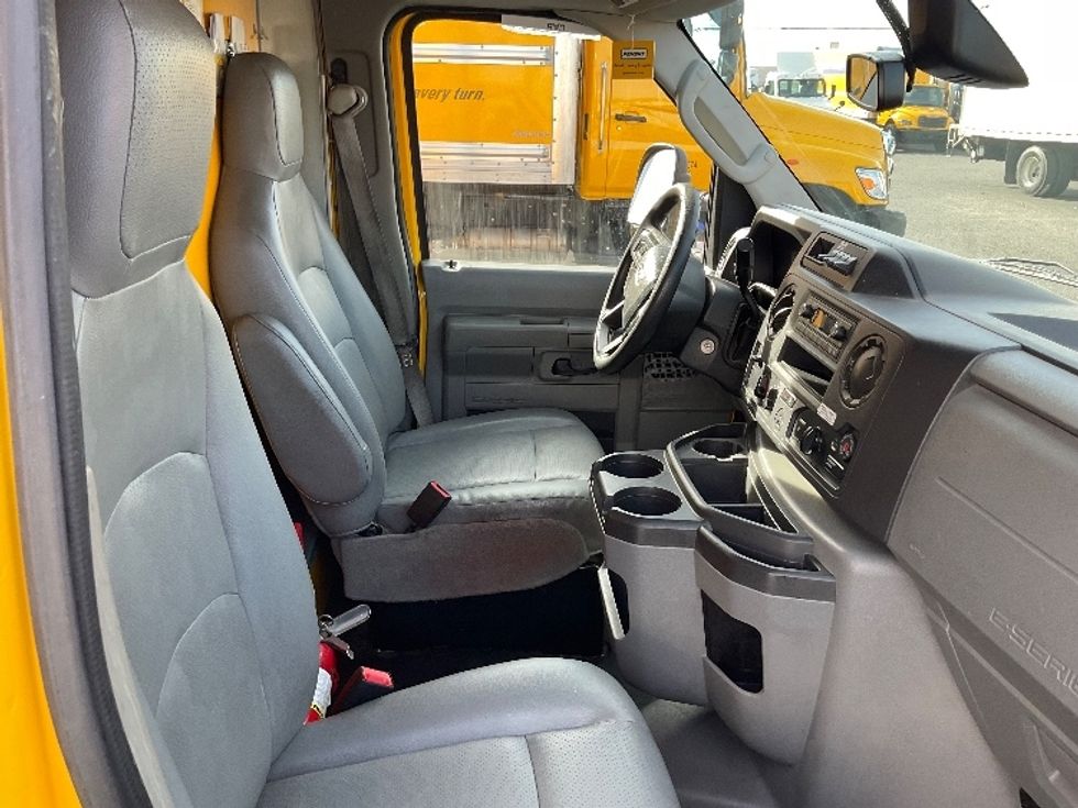 Light Duty Box Truck-Light and Medium Duty Trucks-Ford-2022-E350-Albuquerque-NM-103,174\n\t\tmiles-$ 28,750 - Image 17