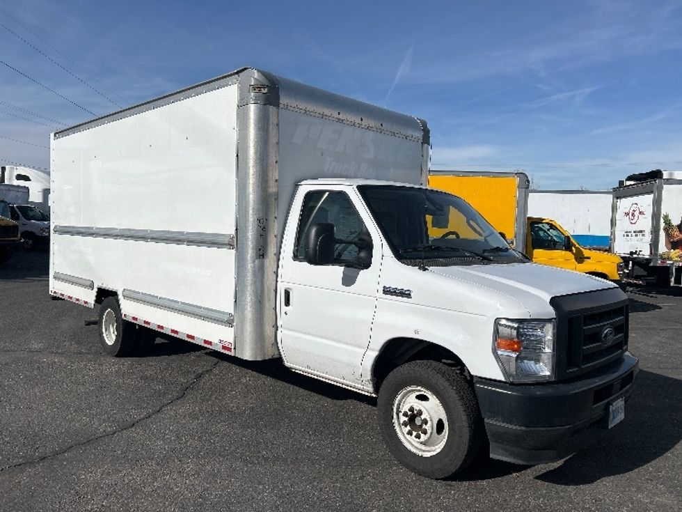 Light Duty Box Truck-Light and Medium Duty Trucks-Ford-2022-E350-Albuquerque-NM-114,511\n\t\tmiles-$ 30,000 - Image 1