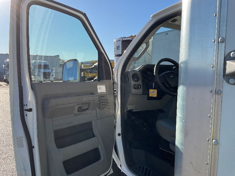 Light Duty Box Truck-Light and Medium Duty Trucks-Ford-2022-E350-Albuquerque-NM-114,511\n\t\tmiles-$ 30,000 - Image 16