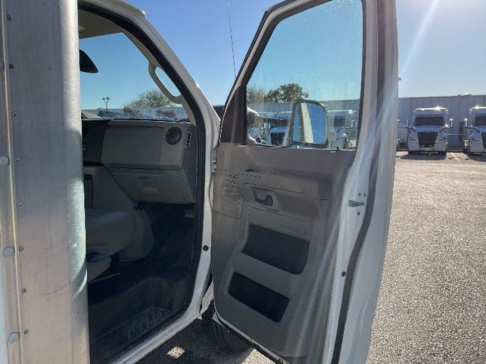 Light Duty Box Truck-Light and Medium Duty Trucks-Ford-2022-E350-Albuquerque-NM-114,511\n\t\tmiles-$ 30,000 - Image 20