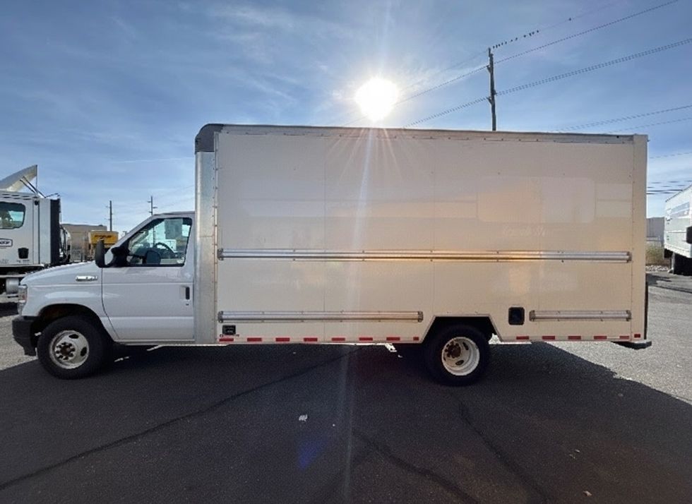 Light Duty Box Truck-Light and Medium Duty Trucks-Ford-2022-E350-Albuquerque-NM-114,511\n\t\tmiles-$ 30,000 - Image 4