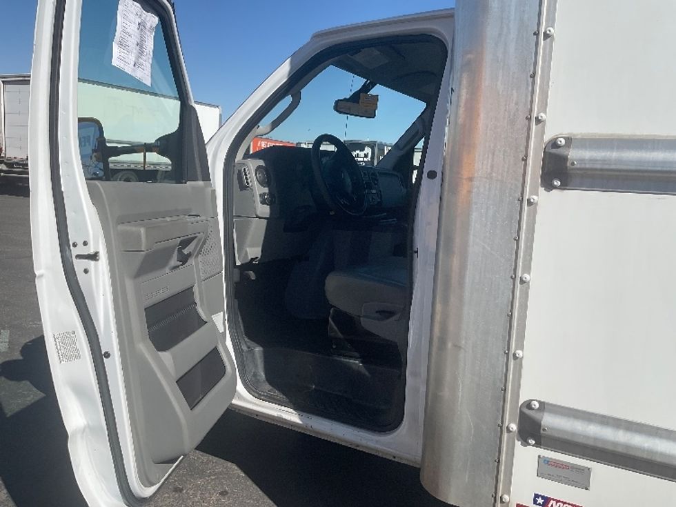 Light Duty Box Truck-Light and Medium Duty Trucks-Ford-2022-E350-Albuquerque-NM-139,866\n\t\tmiles-$ 25,500 - Image 15